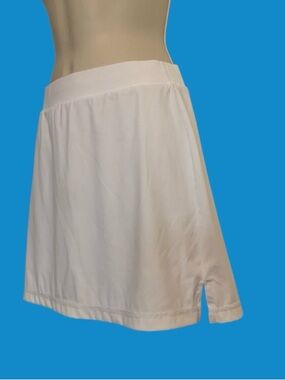 Automet Athletic Classic white Skort Subtle Side Slits short has Lg pocket XS